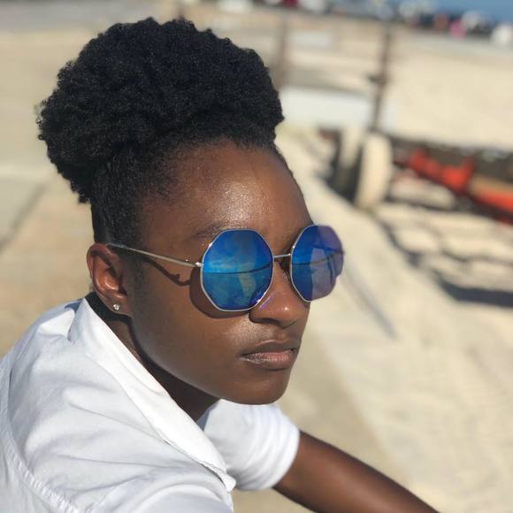 Meet your Posher, Kayla - Picture 1 of 1